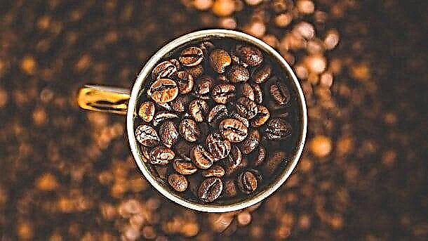 Apa kopi nambah utawa ngedhunake tekanan darah kanggo hipertensi?