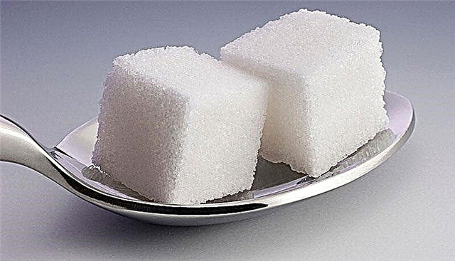 Cantas calorías hai en azucre: contido calórico de té e café con azucre