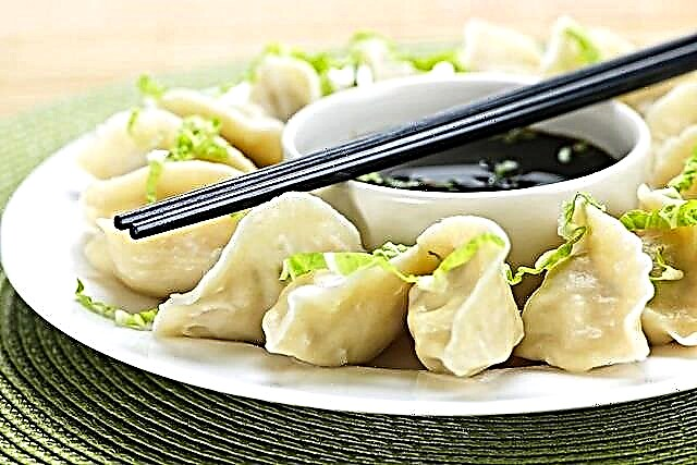 Dumplings tsa lefu la tsoekere le Turkey le Peking Cabbage
