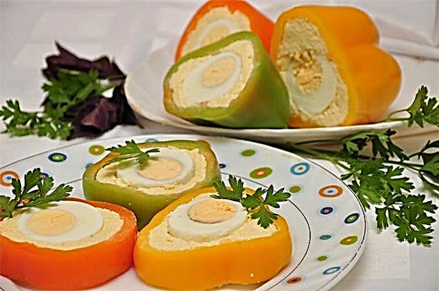 Egg Salad na may Peppers at Cucumber